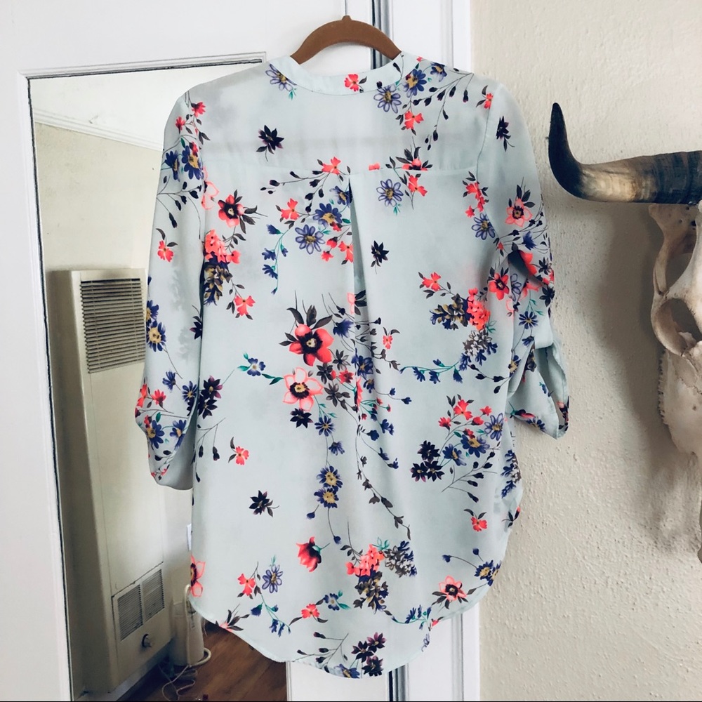 Floral Spring Blouse ❤️ - Picture 3 of 3